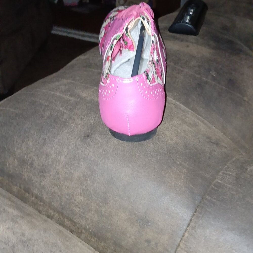 Shoes - Picture 2 of 3